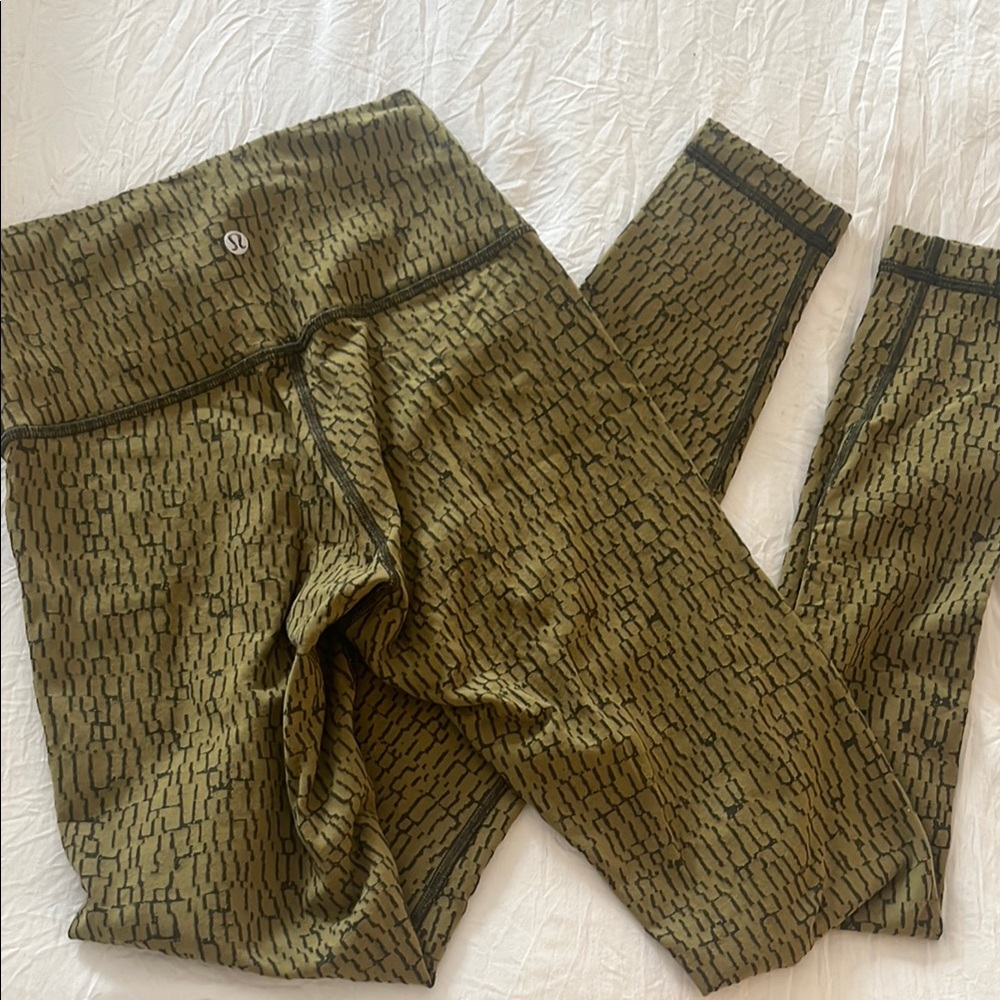 lululemon athletica Green and Black Textured Leggings